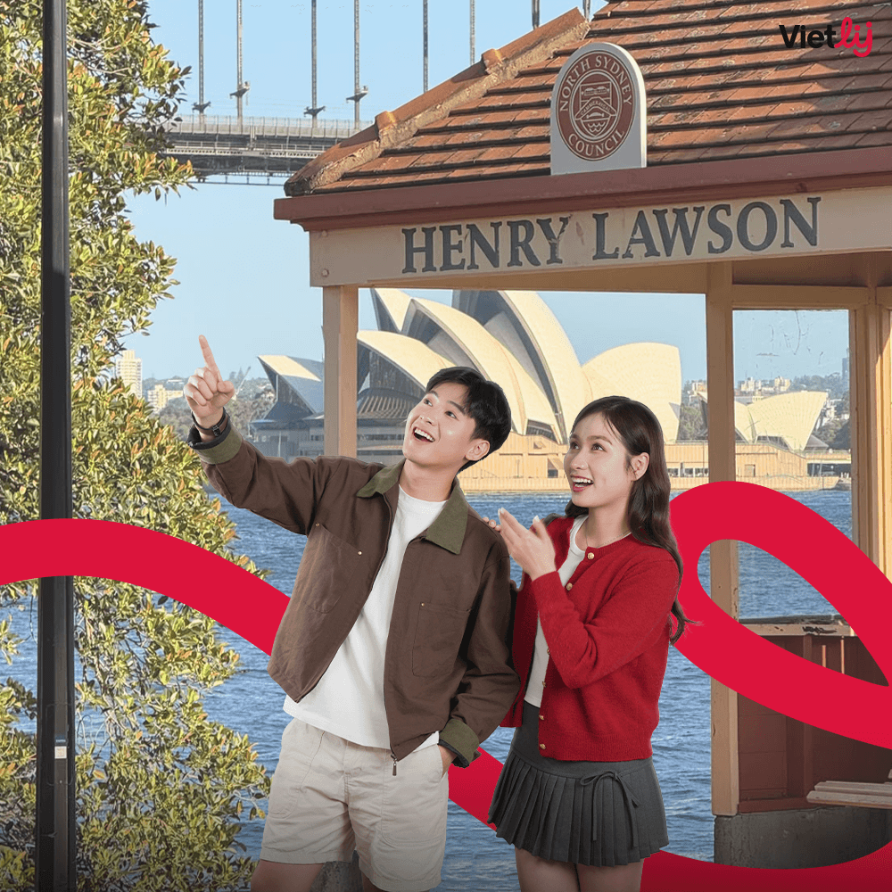 Người du lịch đi qua nhà ga sân bay